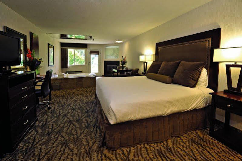 Shilo Inn Suites Hotel - Bend Exteriör bild